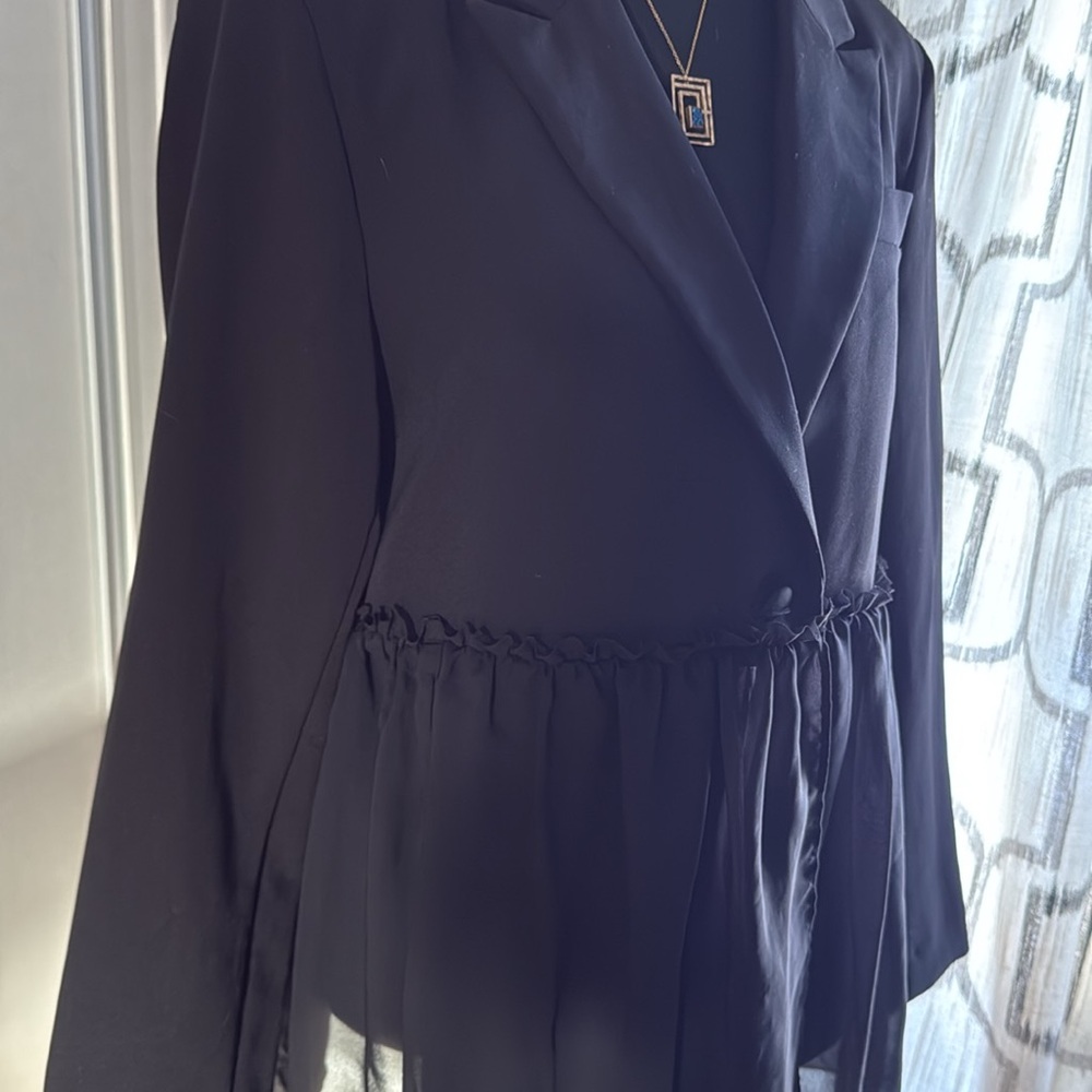 Simply Vera Ruffle blazer size Large. Excellent condition. - Picture 3 of 8